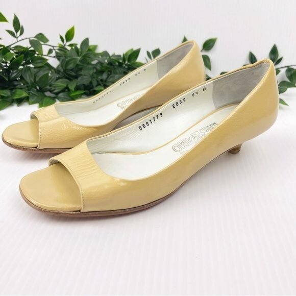 Salvatore Ferragamo ivory/Butter shoes open toe, kitten heel Leather Pumps 6.5 - Picture 10 of 10